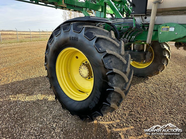 2014-john-deere-r4030-4x4-high-clearance-self-propelled-sprayer-image-57