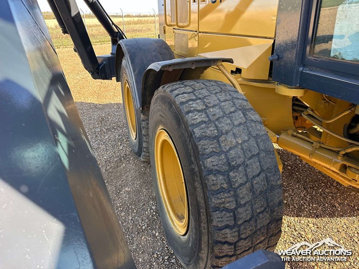 2011-john-deere-772g-awd-motor-grader-image-32