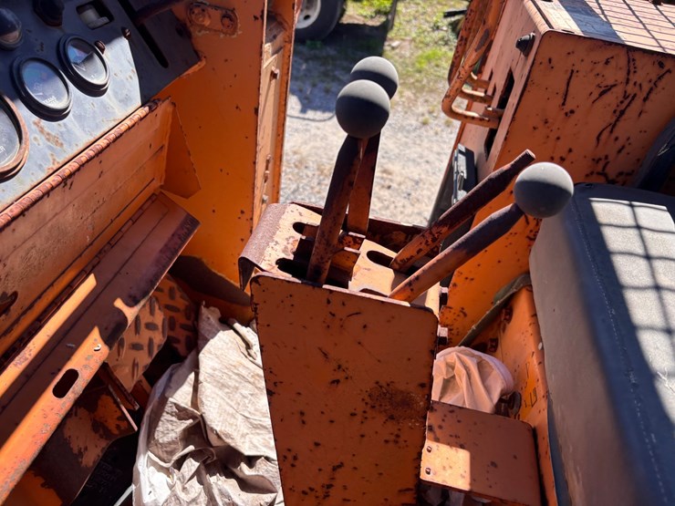 #39-•-case-115-crawler-loader-with-front-bucket-image-16