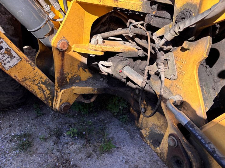 #18-•-new-holland-b110c-backhoe-loader-image-8