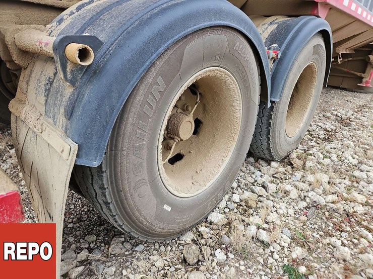 2024-doepker-grain-super-b-bulk-trailer-image-23
