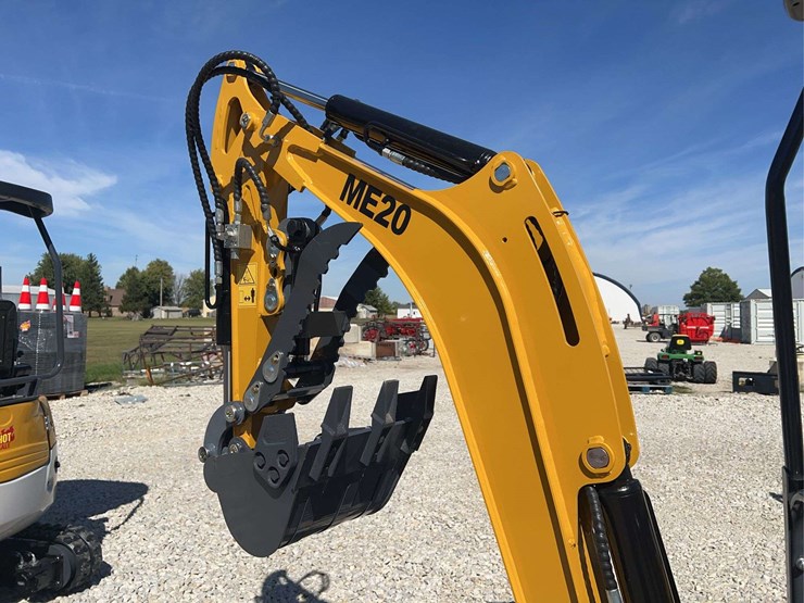 me20-mini-excavator-image-16