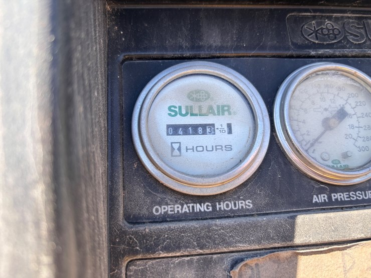 #32-•-sullair-185-towable-185-cfm-air-compressor-image-4