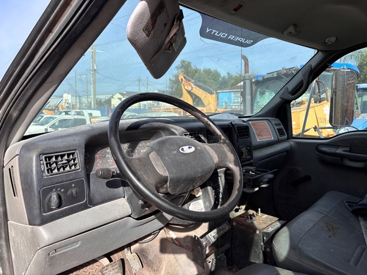 #49-•-ford-f-750-super-duty-unitized-asphalt-patcher-truck-image-23