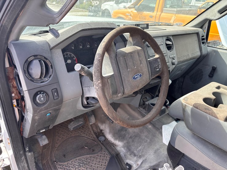 #60-•-ford-f-250-super-duty-crew-cab-pickup-truck-image-7
