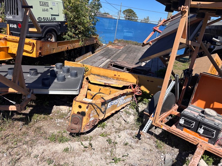 #30-•-eager-beaver-flatbed-equipment-trailer-image-1