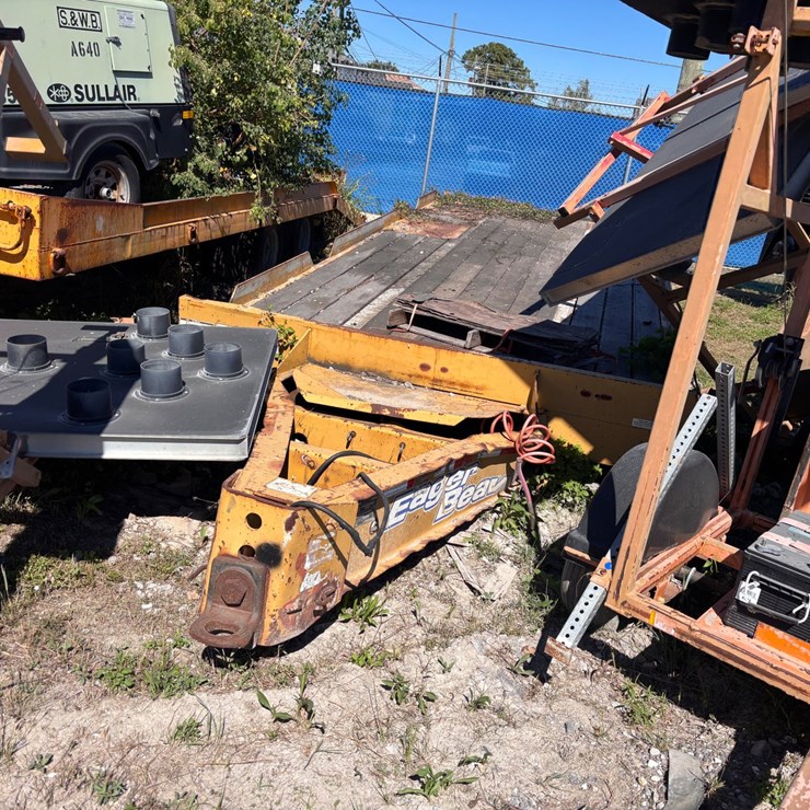 #30 • Eager Beaver Flatbed Equipment Trailer