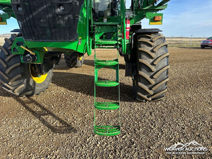 2014-john-deere-r4030-4x4-high-clearance-self-propelled-sprayer-image-81