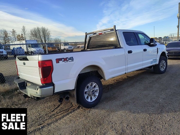 non-operable-2022-ford-f-350-super-duty-4x4-xlt-4dr-crew-cab-8-ft.-lb-srw-image-4