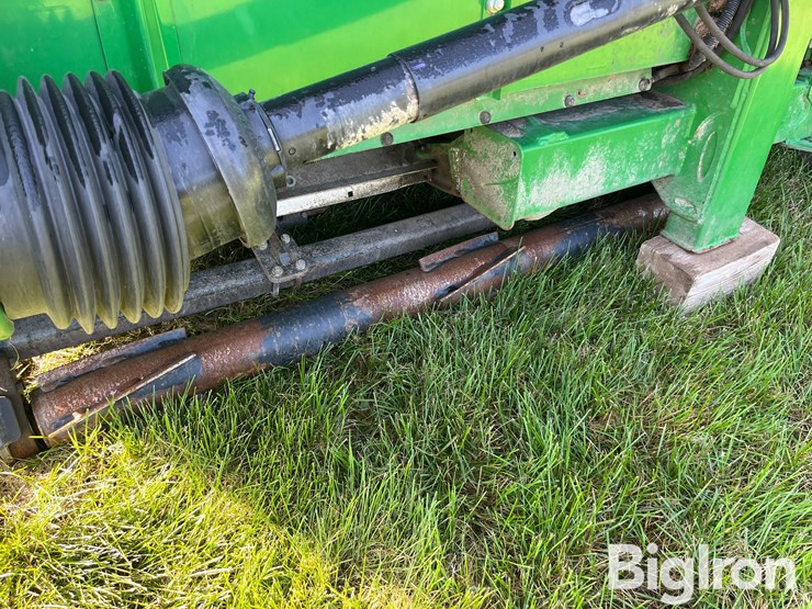 2015-john-deere-608c-corn-head-w/ez-trail-header-trailer-image-18
