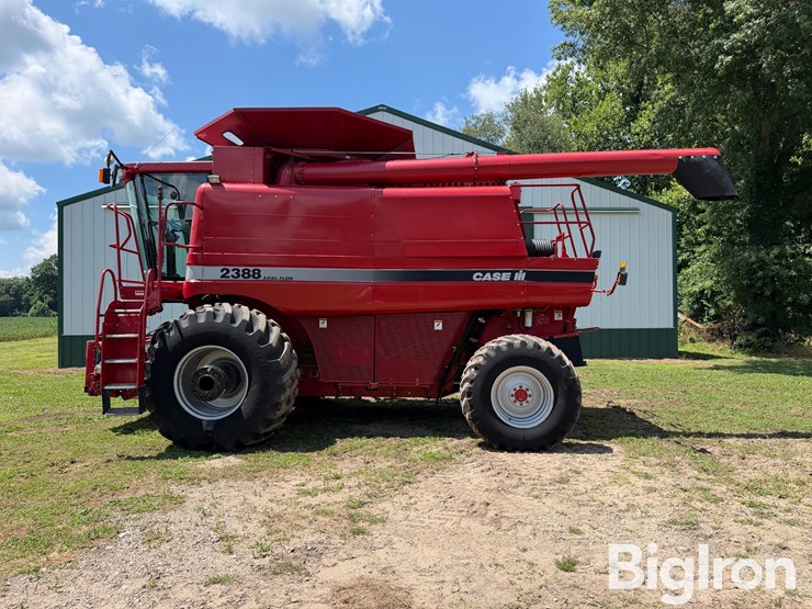 2006-case-ih-2388-axial-flow-combine-image-8