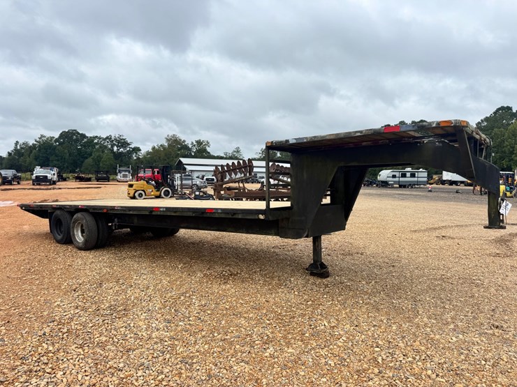 #273-•-26’-flatbed-gooseneck-image-5