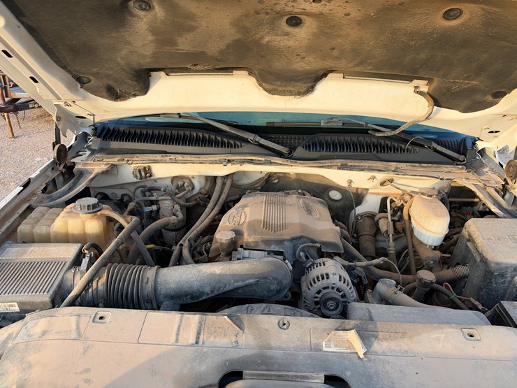 2005-chevrolet-silverado-3500-4x4-pickup-image-5