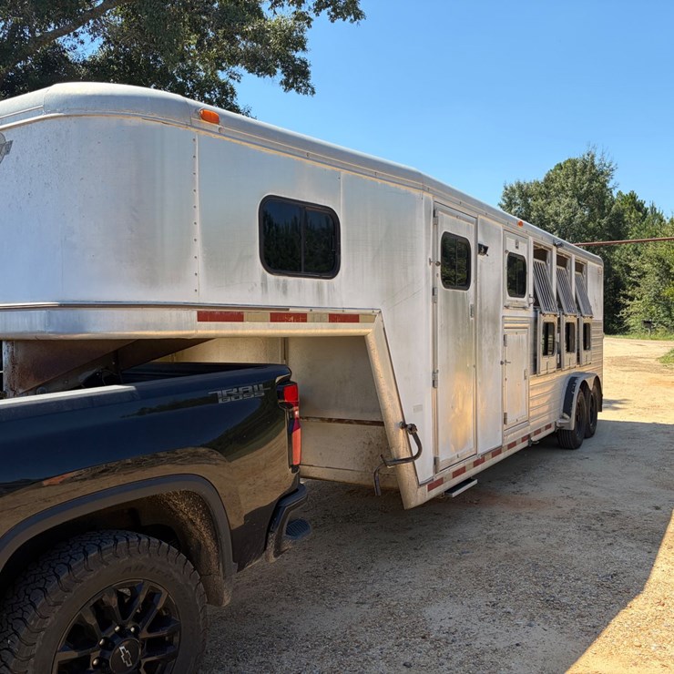 #9018 • 2001 Hart 4 Horse Gooseneck Trailer