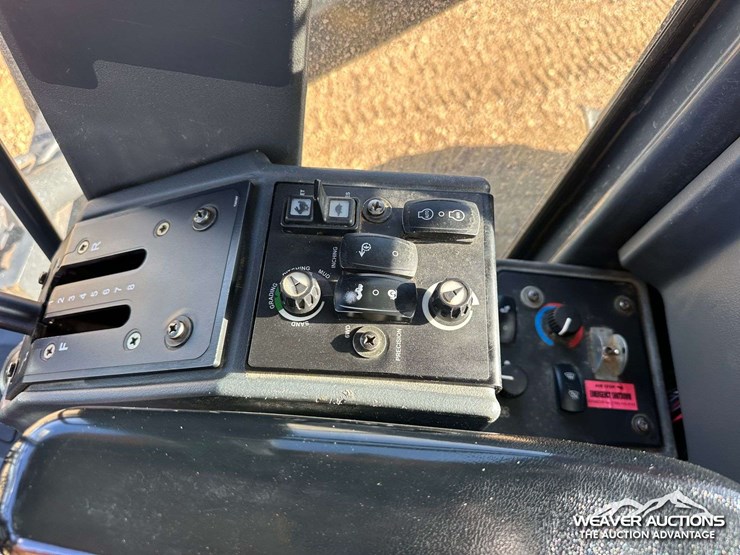 2011-john-deere-772g-awd-motor-grader-image-77