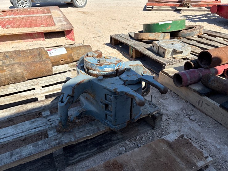 pmg-myt-40-ton-slip-type-elevator-dressed-f/-2-3/8”-image-1