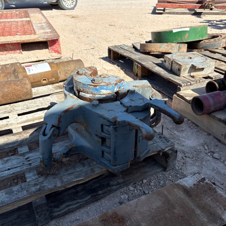 PMG MYT 40-ton slip type elevator dressed f/ 2-3/8”