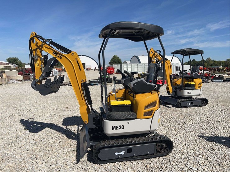me20-mini-excavator-image-2