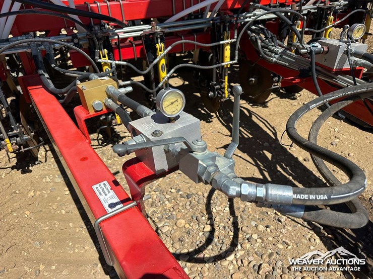2011-bourgault-3310-55-55-ft.-seeder-image-11