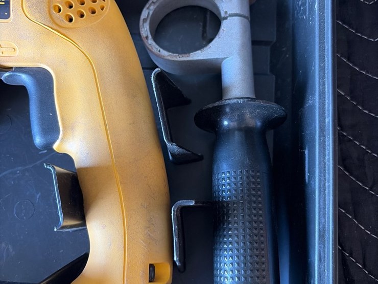 #68-•-dewalt-half-inch-heavy-duty-electric-drill-with-box-image-3