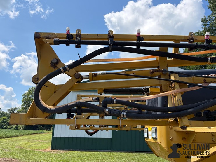 ag-chem-rogator-554-self-propelled-sprayer-image-13