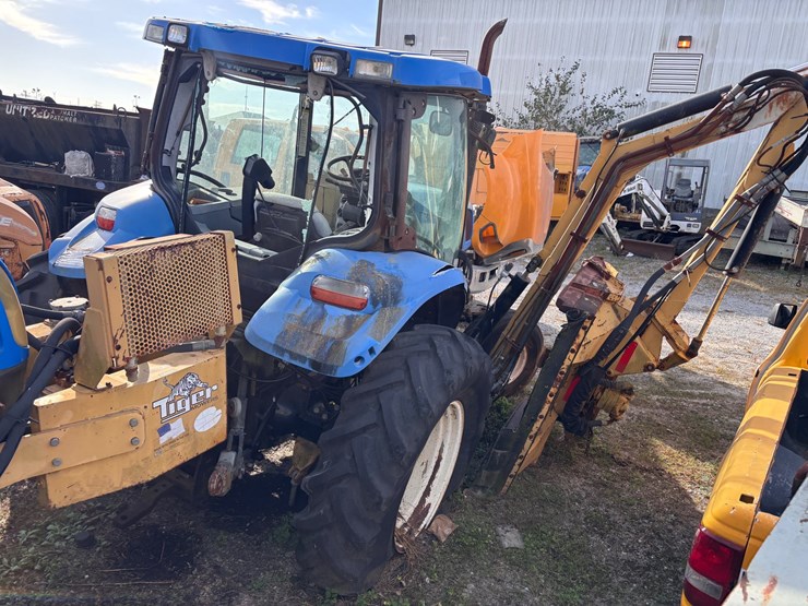 #48-•-new-holland-tractor-with-tiger-boom-mower-attachment-image-4