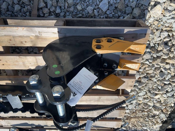 mini-excavator-bucket-attachment-image-1