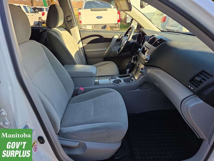 2013-toyota-highlander-hybrid-image-32
