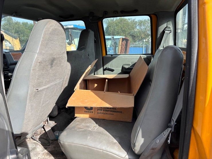 #49-•-ford-f-750-super-duty-unitized-asphalt-patcher-truck-image-22