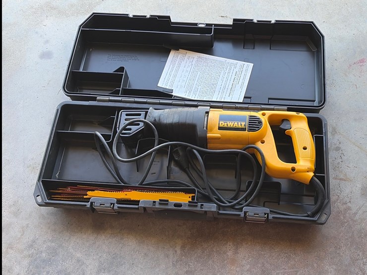 #39-•-dewalt-reciprocating-saw-electric-with-extra-saw-blades-and-box-image-1