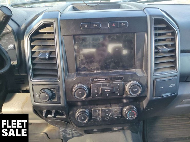 non-operable-2022-ford-f-350-super-duty-4x4-xlt-4dr-crew-cab-8-ft.-lb-srw-image-9