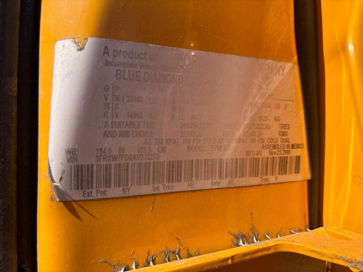 #22-•-2010-ford-f-750-image-12