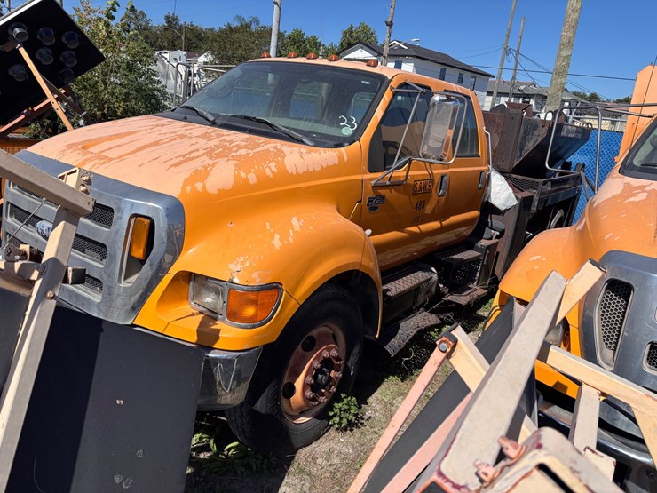 #23-•-ford-f-750-pb-loader-unitized-asphalt-patcher-truck-image-2