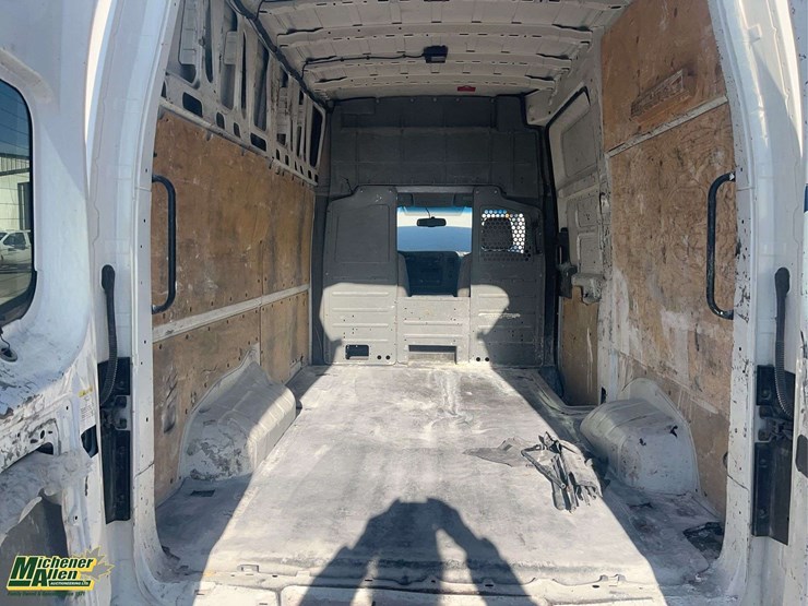 2012-nissan-nv-cargo-van-image-27