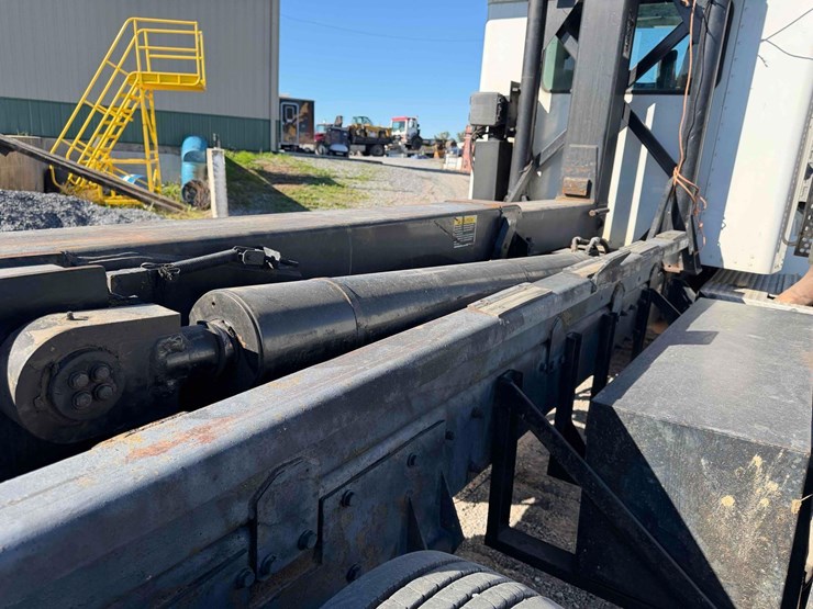 2009-kenworth-t370-tandem-axle-hook-truck-image-17