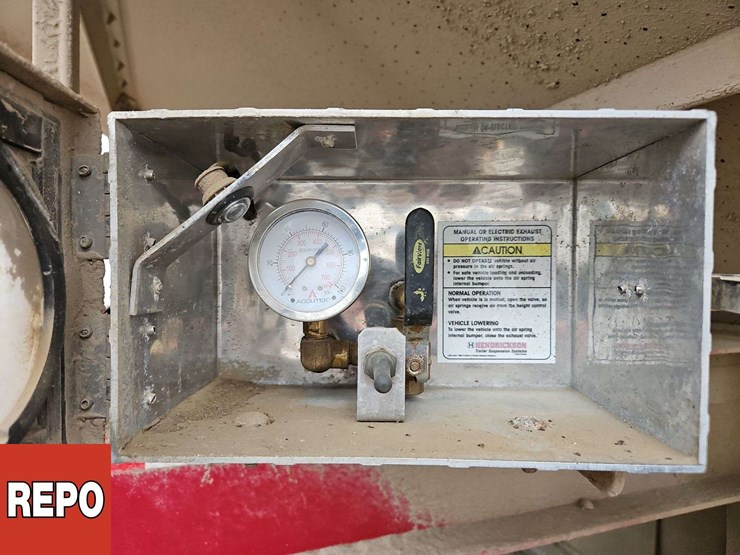 2024-doepker-grain-super-b-bulk-trailer-image-16