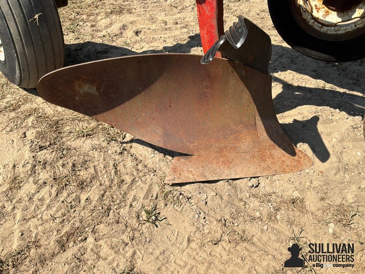 international-720-6-bottom-plow-image-19