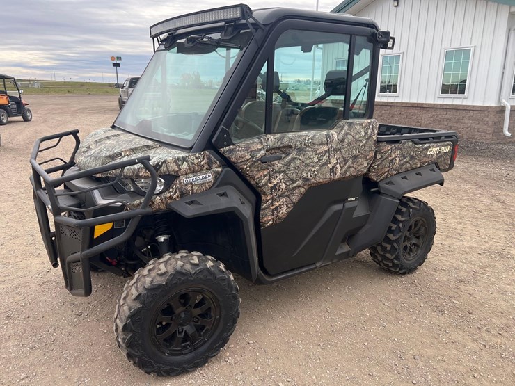 2022-can-am-defender-utv-image-1