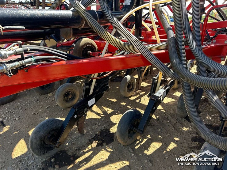 2011-bourgault-3310-55-55-ft.-seeder-image-38