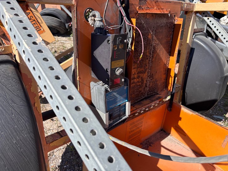 #25-•-towable-solar-powered-flashing-arrow-board-trailer-image-4