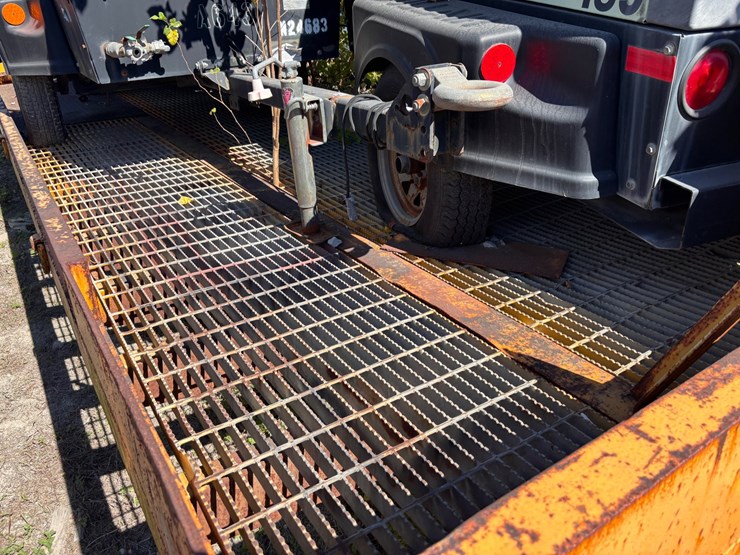 #31-•-tandem-axle-equipment-trailer-image-10