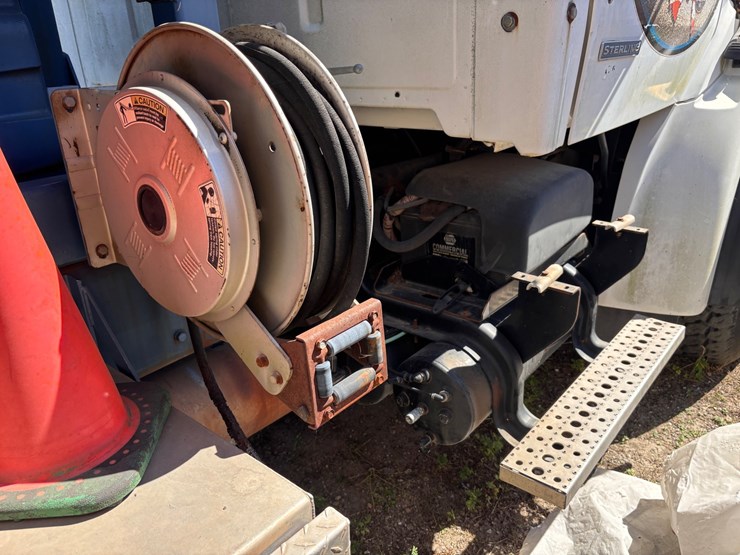 #38-•-2005-sterling-gapvax-mc1510-vacuum-truck-image-8