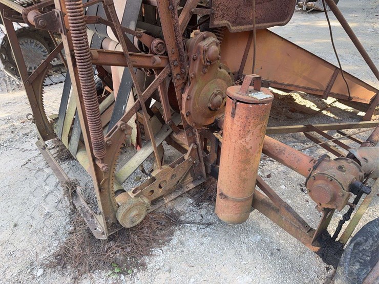 allis-chalmers-all-crop-combine-image-19