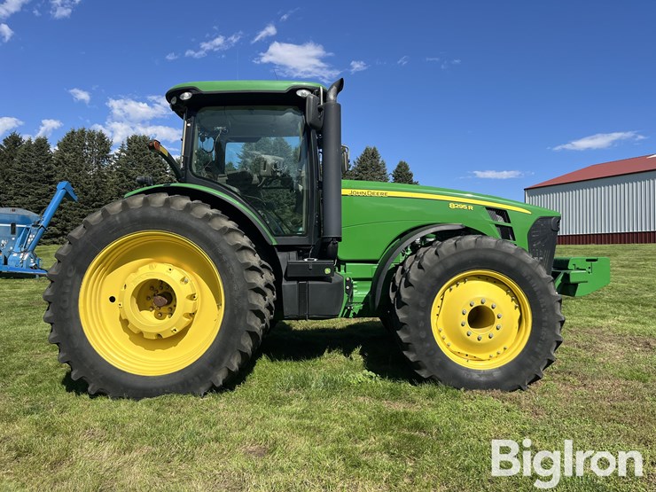 2010-john-deere-8295r-mfwd-tractor-image-4