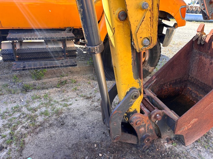 #18-•-new-holland-b110c-backhoe-loader-image-6