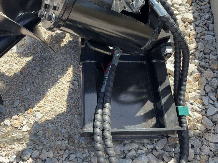 hydraulic-mini-skid-steer-auger-attachment-with-dual-bits-image-4