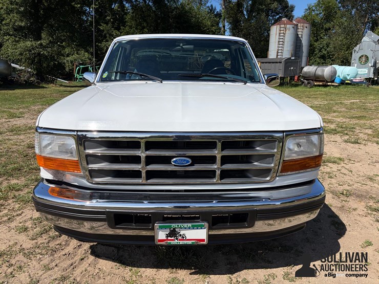 1996-ford-f-150-xlt-single-cab-2wd-pickup-image-2