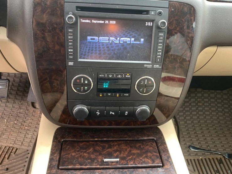 2014-gmc-denali-yukon-image-11