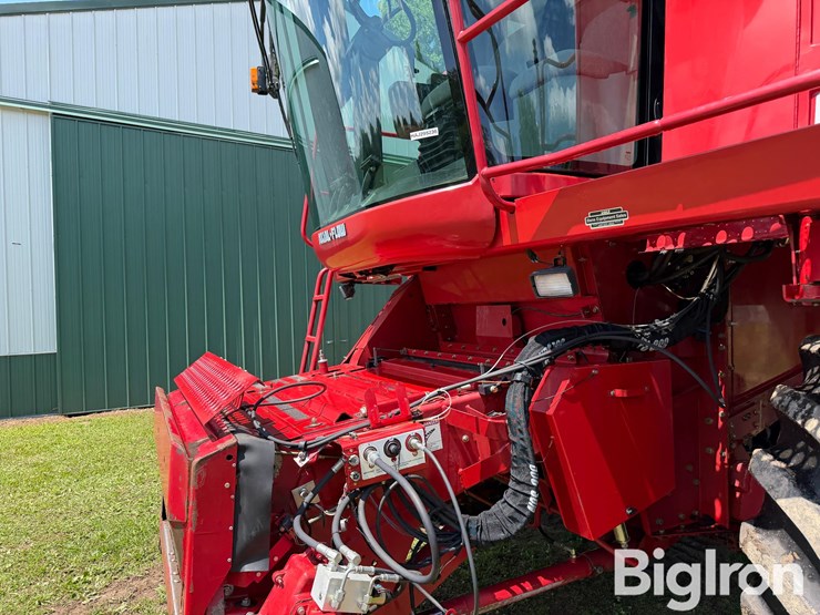 2006-case-ih-2388-axial-flow-combine-image-12