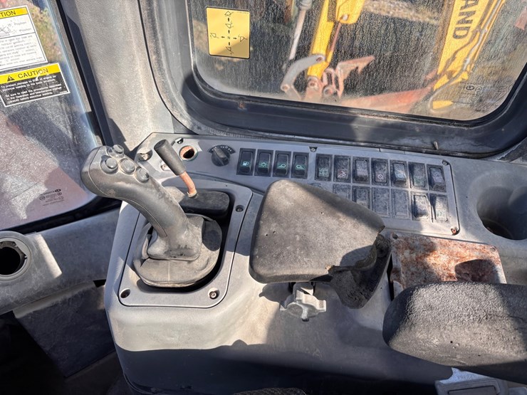 #1-•-doosan-dl-250-articulated-wheel-loader-image-17